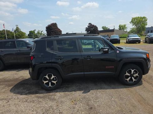 Used 2022 Jeep Renegade Trailhawk AWD/4WD image 4