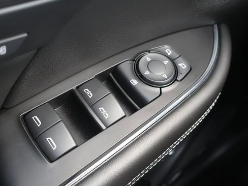 Used 2023 Buick Envision Avenir AWD/4WD image 38