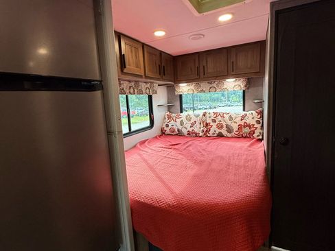 Used 2019 Chevrolet Express 4500 w/ RV Package image 13