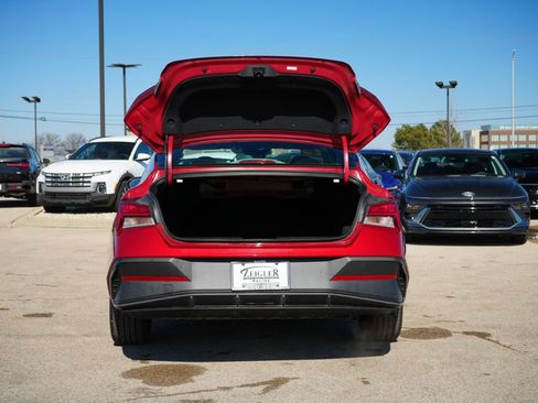 Certified 2025 Hyundai Elantra SEL image 10