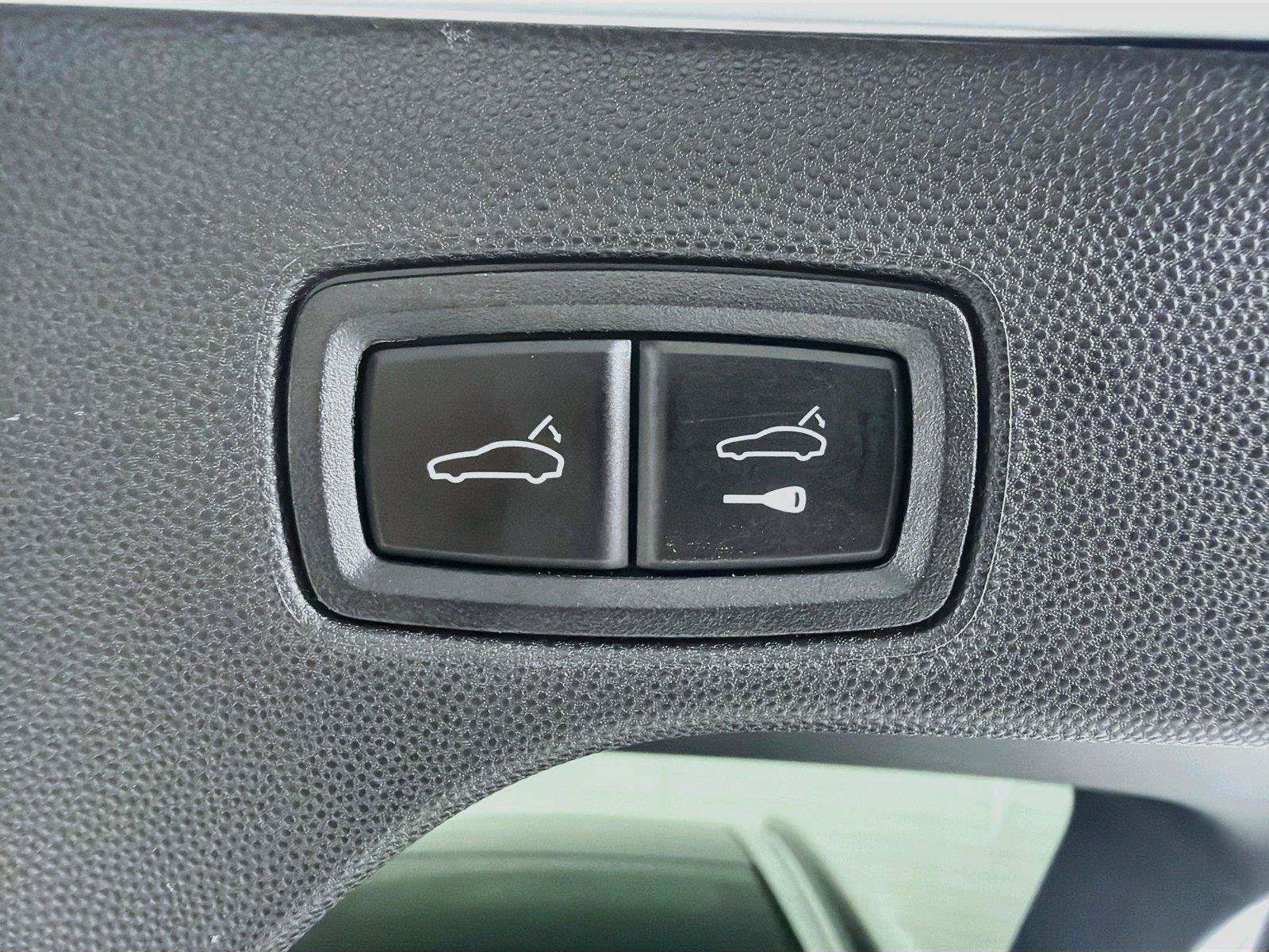 Certified 2026 Porsche Macan Electric RWD image 23