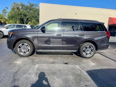 Used 2025 Ford Expedition Active AWD/4WD image 2