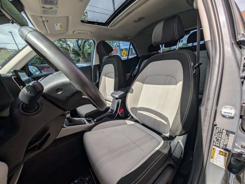 Used 2025 Hyundai Venue SEL FWD image 16
