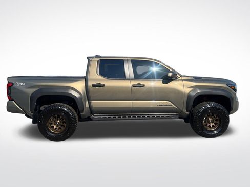 Used 2025 Toyota Tacoma TRD Off-Road w/ TRD Off Road Premium Package AWD/4WD image 7