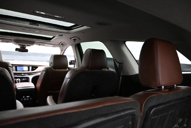 Used 2020 Buick Enclave Avenir w/ Avenir Technology Package AWD/4WD image 28