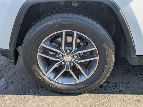 Used 2018 Jeep Grand Cherokee Limited w/ Luxury Group II image 33