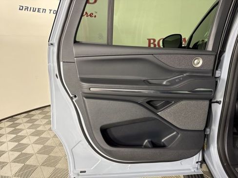 New 2025 Lincoln Navigator L Reserve w/ Jet Appearance Package image 18