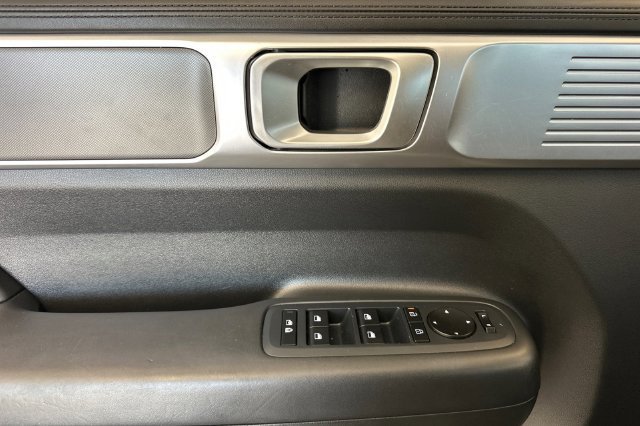 Used 2025 Hyundai Santa Fe SE FWD image 11