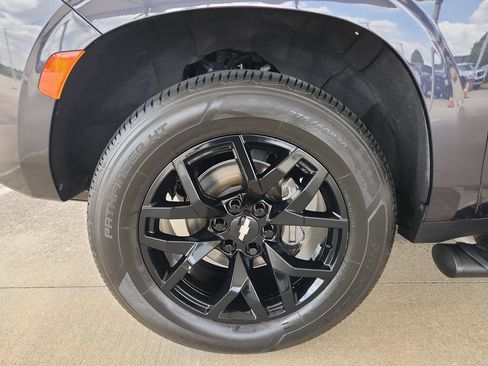 Used 2022 Chevrolet Tahoe Z71 w/ Luxury Package AWD/4WD image 34