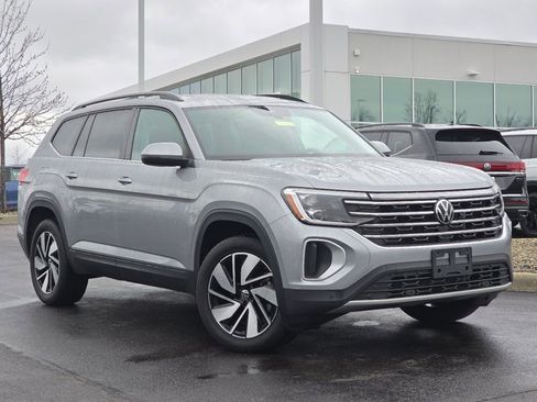Used 2025 Volkswagen Atlas SE AWD/4WD image 2