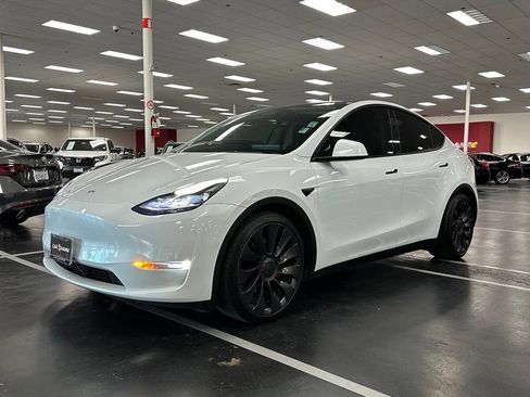 Used 2022 Tesla Model Y Performance image 3