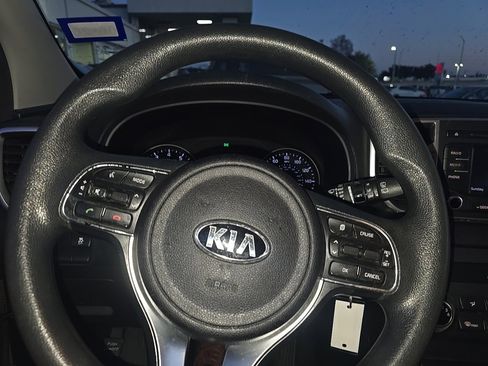 Used 2017 Kia Sportage LX image 8