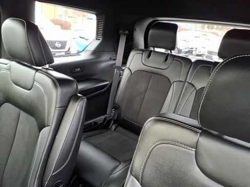 Certified 2024 Jeep Grand Cherokee L Altitude image 10