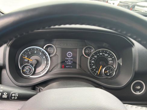 Used 2022 RAM 1500 Big Horn AWD/4WD image 14