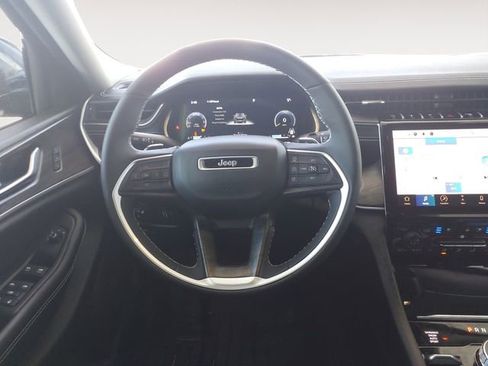 Used 2024 Jeep Grand Cherokee Limited w/ Luxury Tech Group II image 12