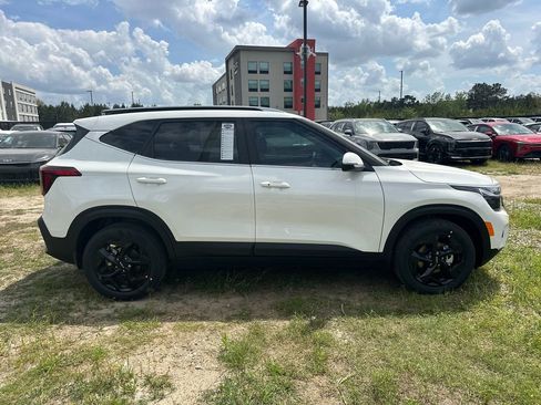 New 2026 Kia Seltos EX FWD image 8