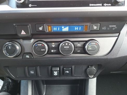 Used 2021 Toyota Tacoma TRD Off-Road image 15