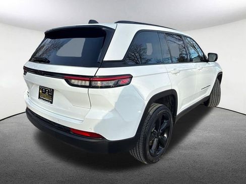 Used 2023 Jeep Grand Cherokee Altitude AWD/4WD image 14