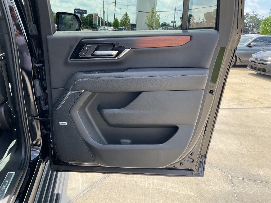 Used 2025 GMC Yukon XL Denali w/ Sun & Power Step Package AWD/4WD image 18
