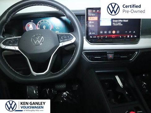 Used 2025 Volkswagen Tiguan SE AWD/4WD image 27