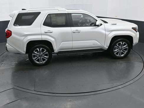 Used 2025 Toyota 4Runner Limited image 32