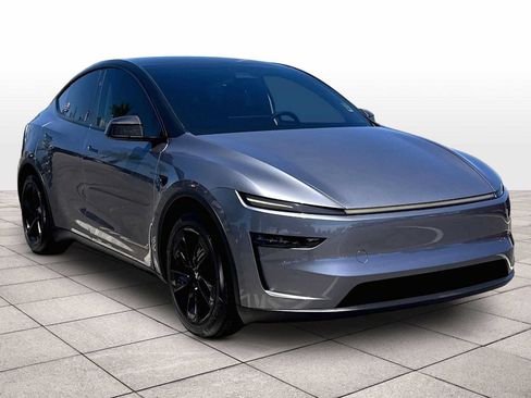 Used 2026 Tesla Model Y 2WD image 2