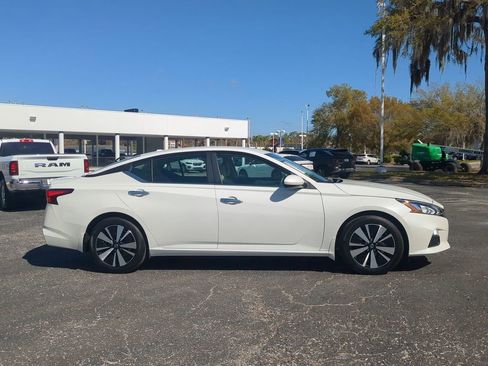 Certified 2022 Nissan Altima 2.5 SV image 3