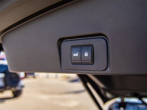 Used 2024 Nissan Rogue SV image 12