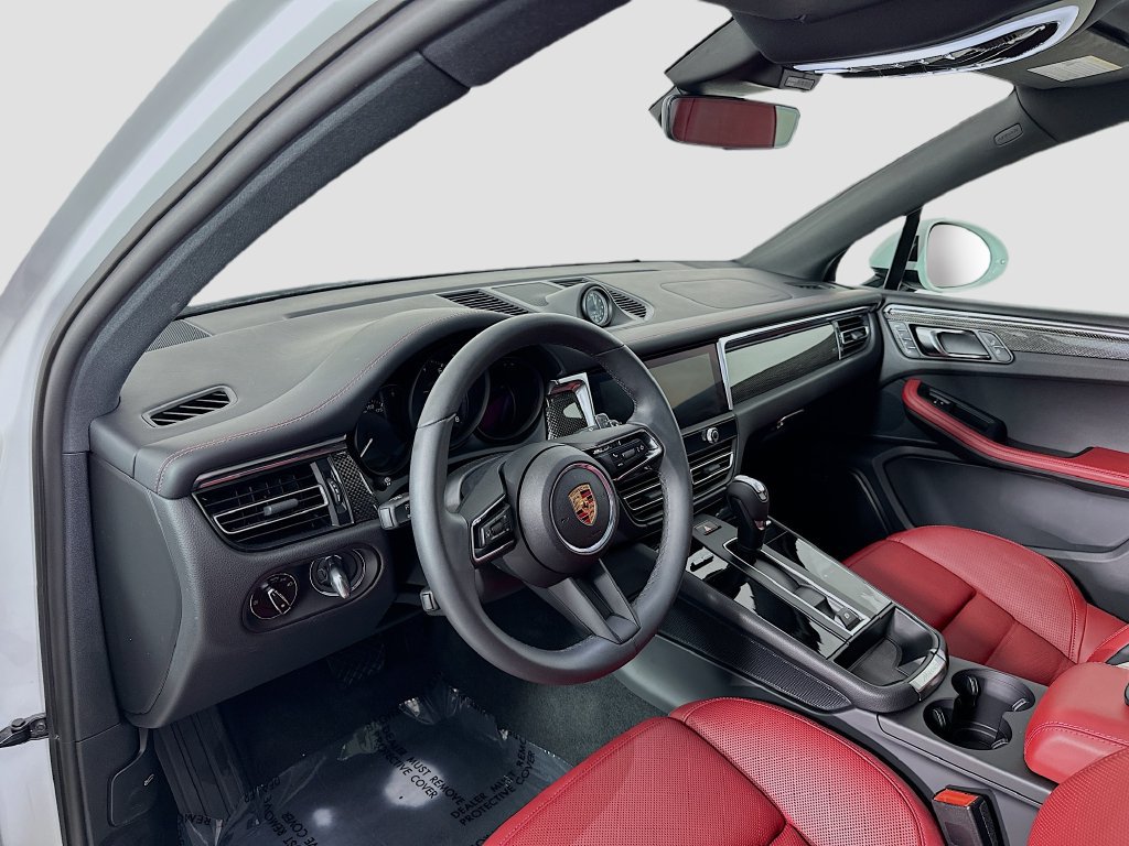 Certified 2025 Porsche Macan AWD/4WD image 4