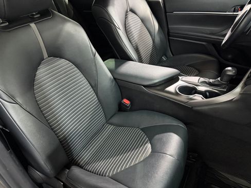 Used 2021 Toyota Camry SE image 39