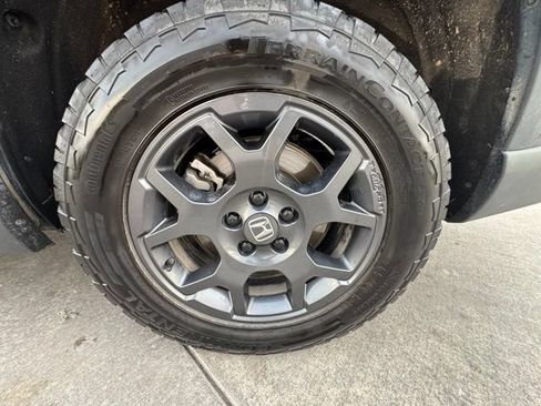 Used 2025 Honda Pilot TrailSport image 36