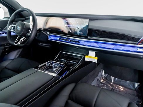 Used 2025 BMW 740i w/ Premium Package RWD image 52