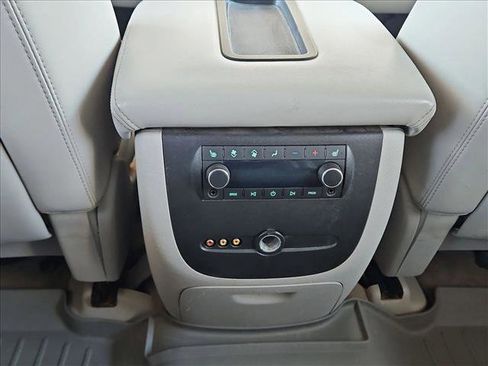 Used 2011 GMC Yukon SLT w/ SLT-2 Equipment Package AWD/4WD image 24