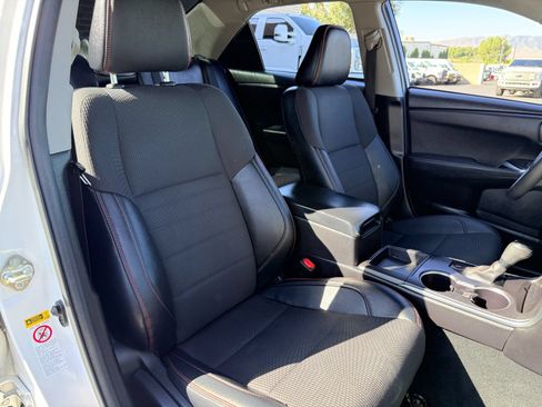 Used 2017 Toyota Camry SE w/ Moonroof Package FWD image 21