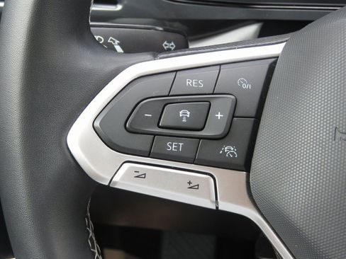 Used 2022 Volkswagen Taos SEL image 22