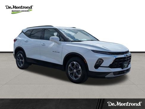 Used 2025 Chevrolet Blazer LT w/ Sound & Technology Package image 3