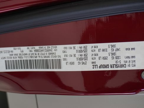 Used 2010 Chrysler Town & Country Touring image 30