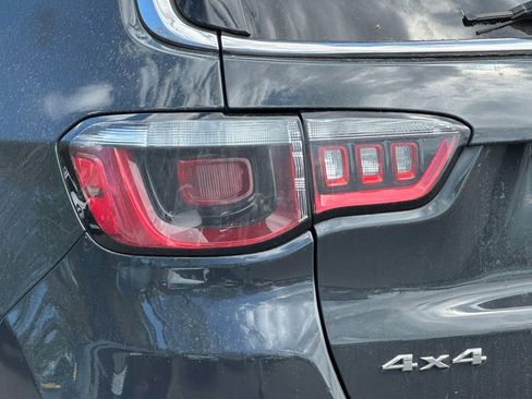 Used 2018 Jeep Compass Limited AWD/4WD image 9