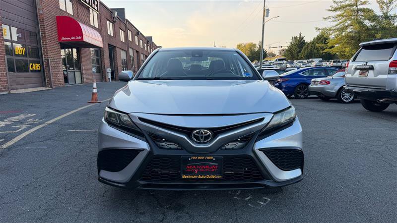 Used 2021 Toyota Camry SE FWD image 2