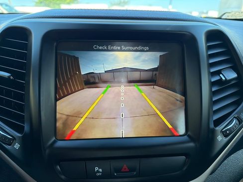 Used 2018 Jeep Cherokee Limited w/ High Altitude Package AWD/4WD image 21