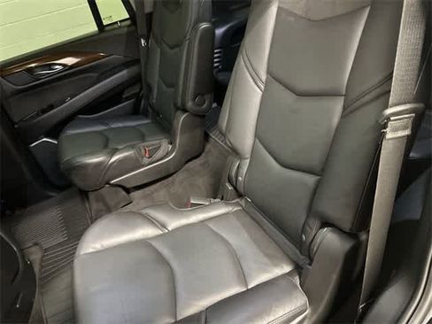 Used 2020 Cadillac Escalade Luxury image 11