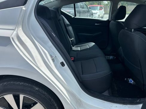 Used 2022 Nissan Altima 2.5 SV AWD/4WD image 11