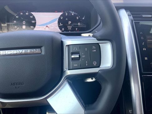 Used 2025 Land Rover Discovery Dynamic SE AWD/4WD image 24