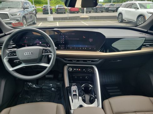 Used 2025 Audi Q5 Premium w/ Convenience Package AWD/4WD image 3