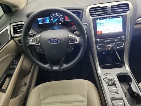 Used 2018 Ford Fusion SE w/ Fusion SE Technology Package FWD image 22