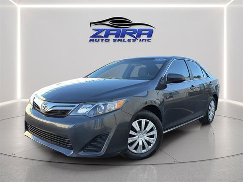Used 2012 Toyota Camry LE image 1