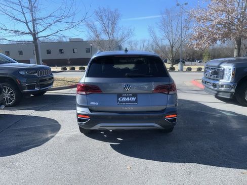 Used 2023 Volkswagen Taos SE w/ Panoramic Sunroof Package image 6