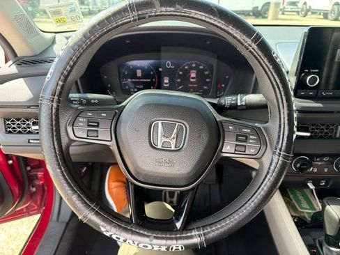 Used 2025 Honda Accord SE image 11