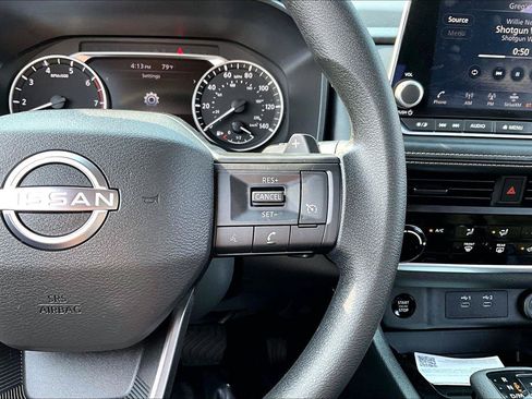 Used 2025 Nissan Rogue S AWD/4WD image 13
