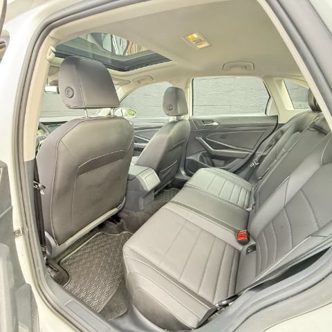 Used 2023 Volkswagen Jetta SE FWD image 12
